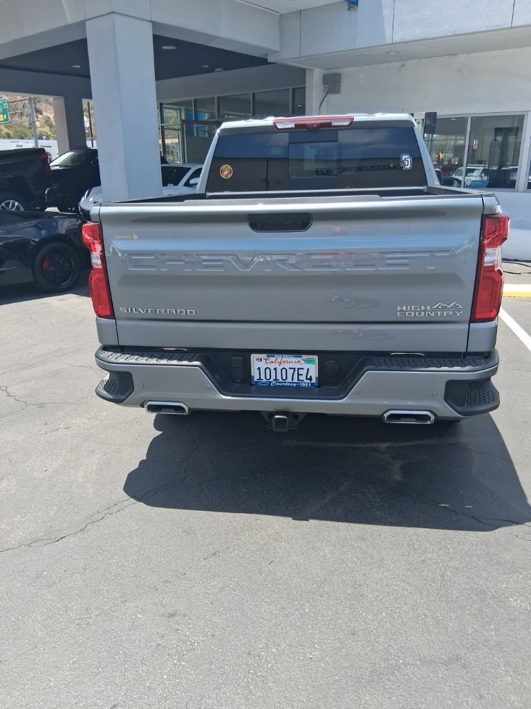 Used 2025 Chevrolet Silverado 1500 High Country w/ Technology Package AWD/4WD image 4