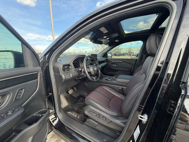 Used 2025 Honda Pilot Black Edition image 12
