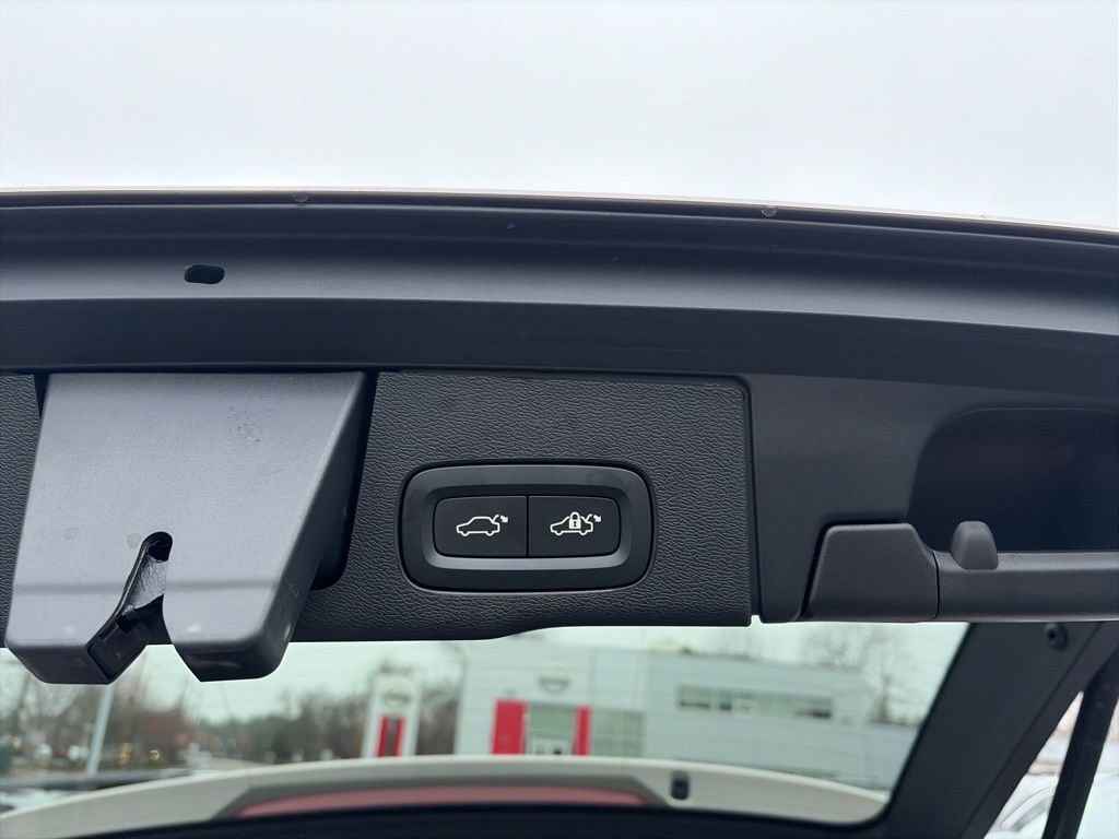 Used 2025 Volvo XC60 B5 Plus image 20