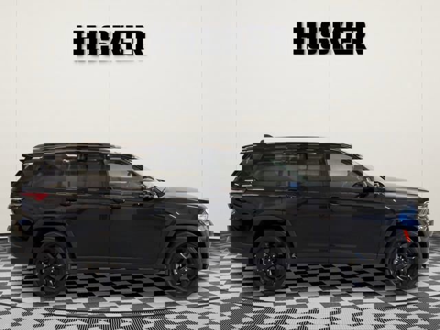 Used 2023 Jeep Grand Cherokee L Laredo image 2