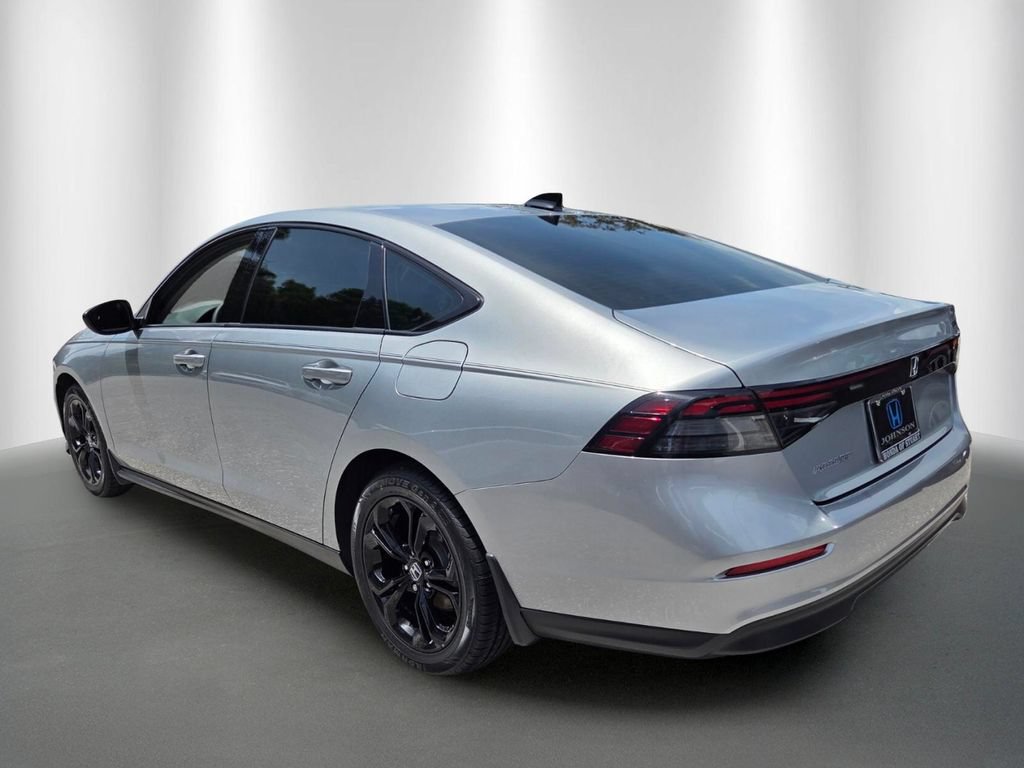 Certified 2025 Honda Accord SE image 5