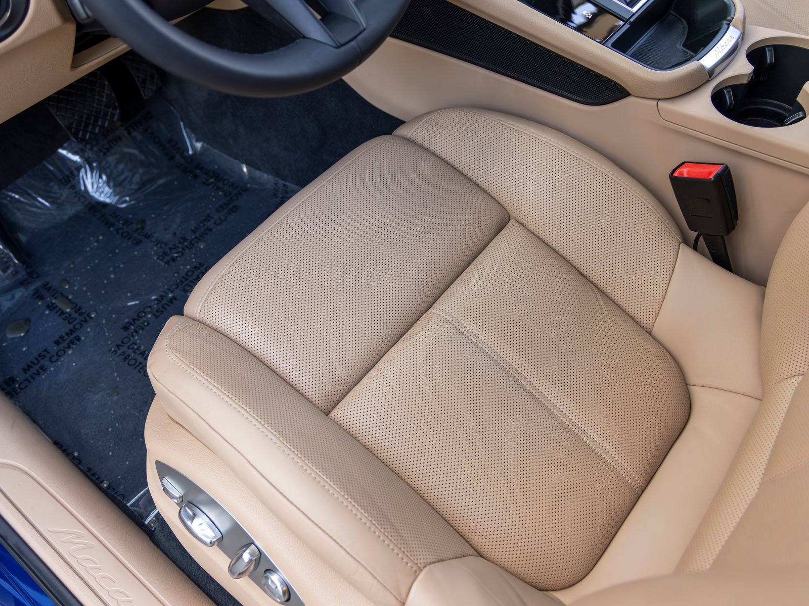 Certified 2026 Porsche Macan AWD/4WD image 33