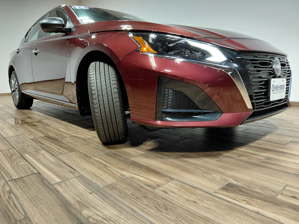 Used 2024 Nissan Altima 2.5 SV AWD/4WD image 14