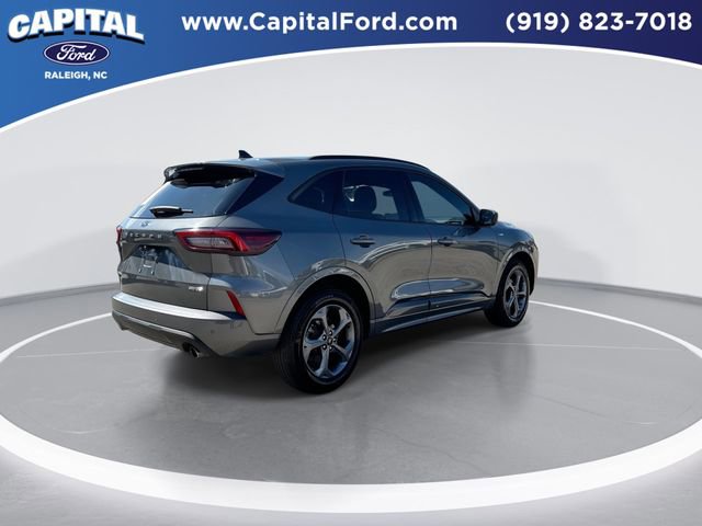 Used 2023 Ford Escape ST-Line w/ Tech Pack #1 AWD/4WD image 8