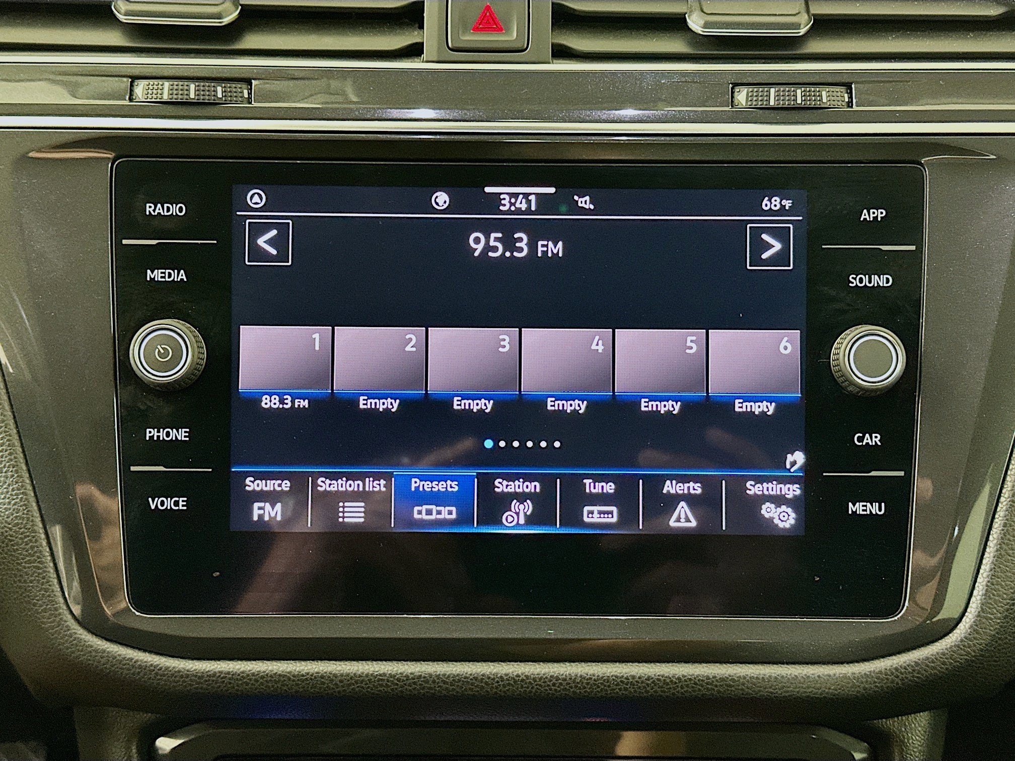 Used 2022 Volkswagen Tiguan SE FWD image 19