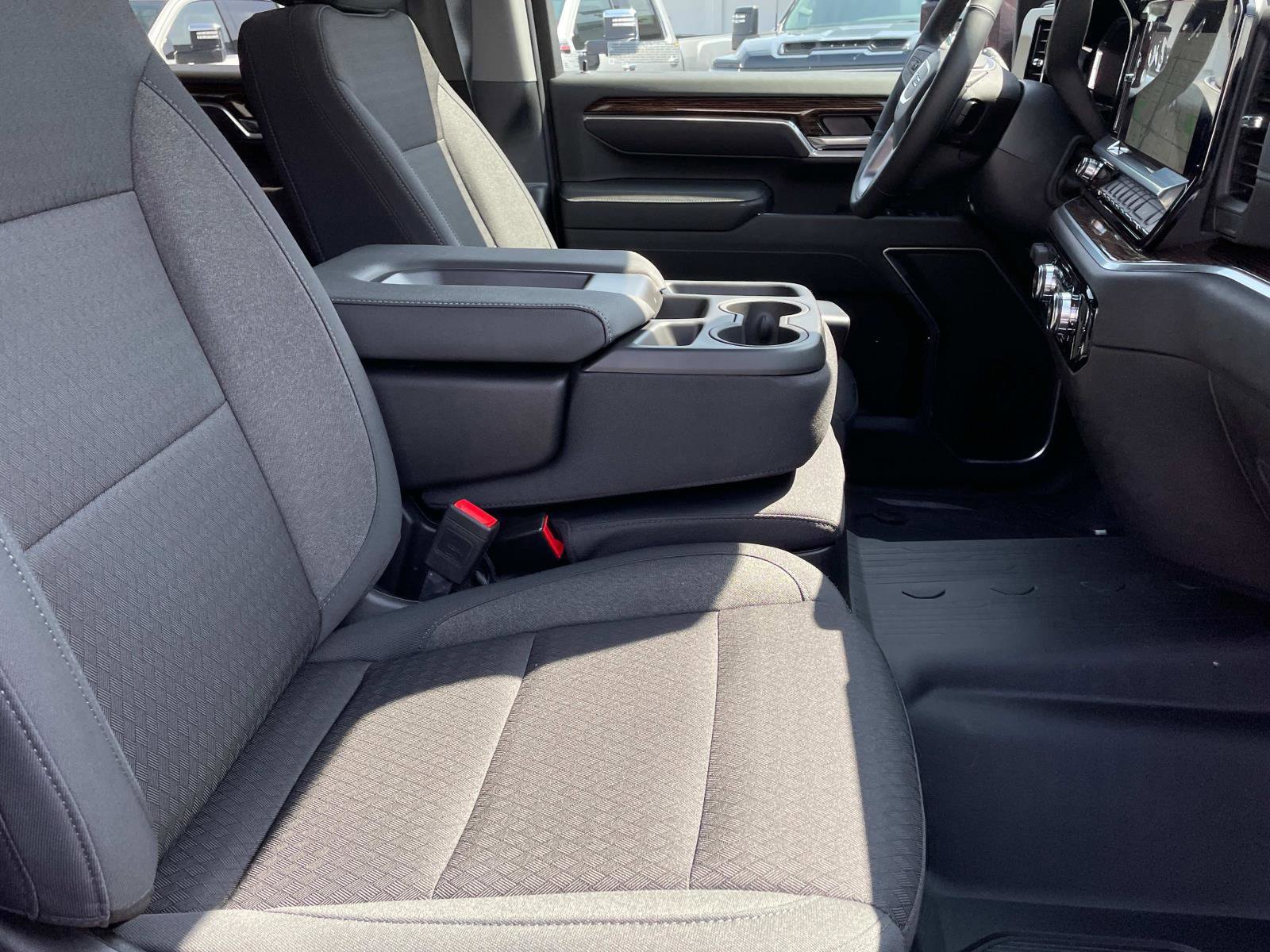 New 2025 GMC Sierra 2500 SLE w/ SLE Value Package; image 27