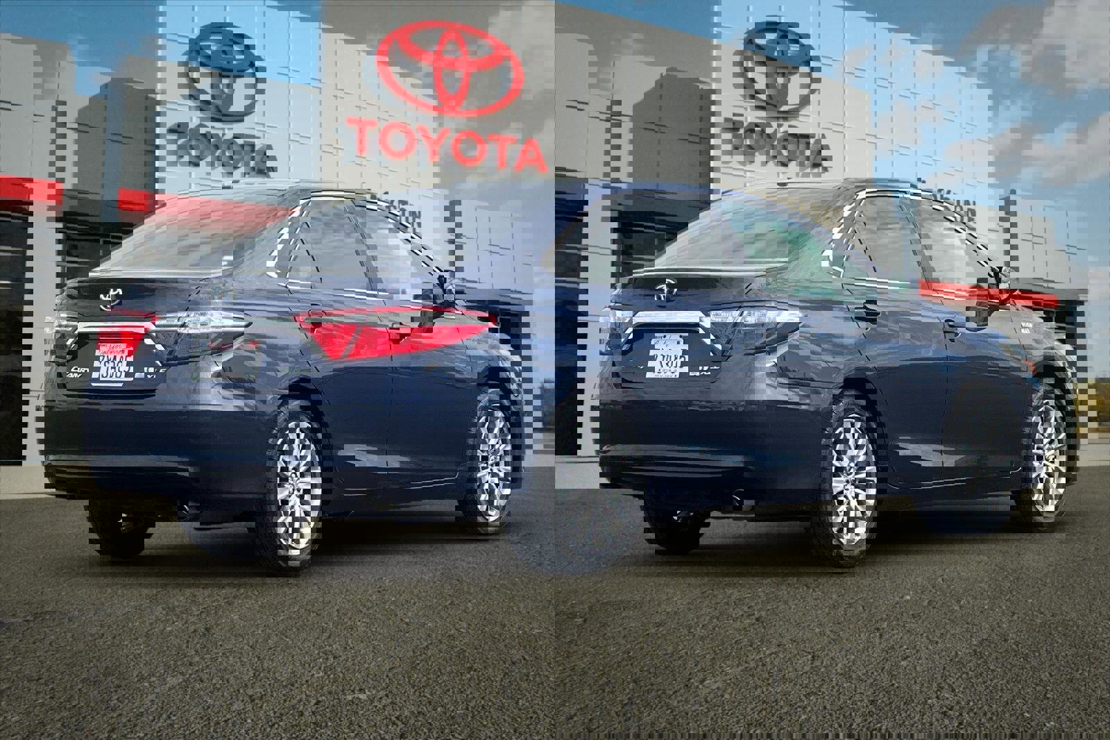 Certified 2017 Toyota Camry XLE w/ Moonroof Package image 3