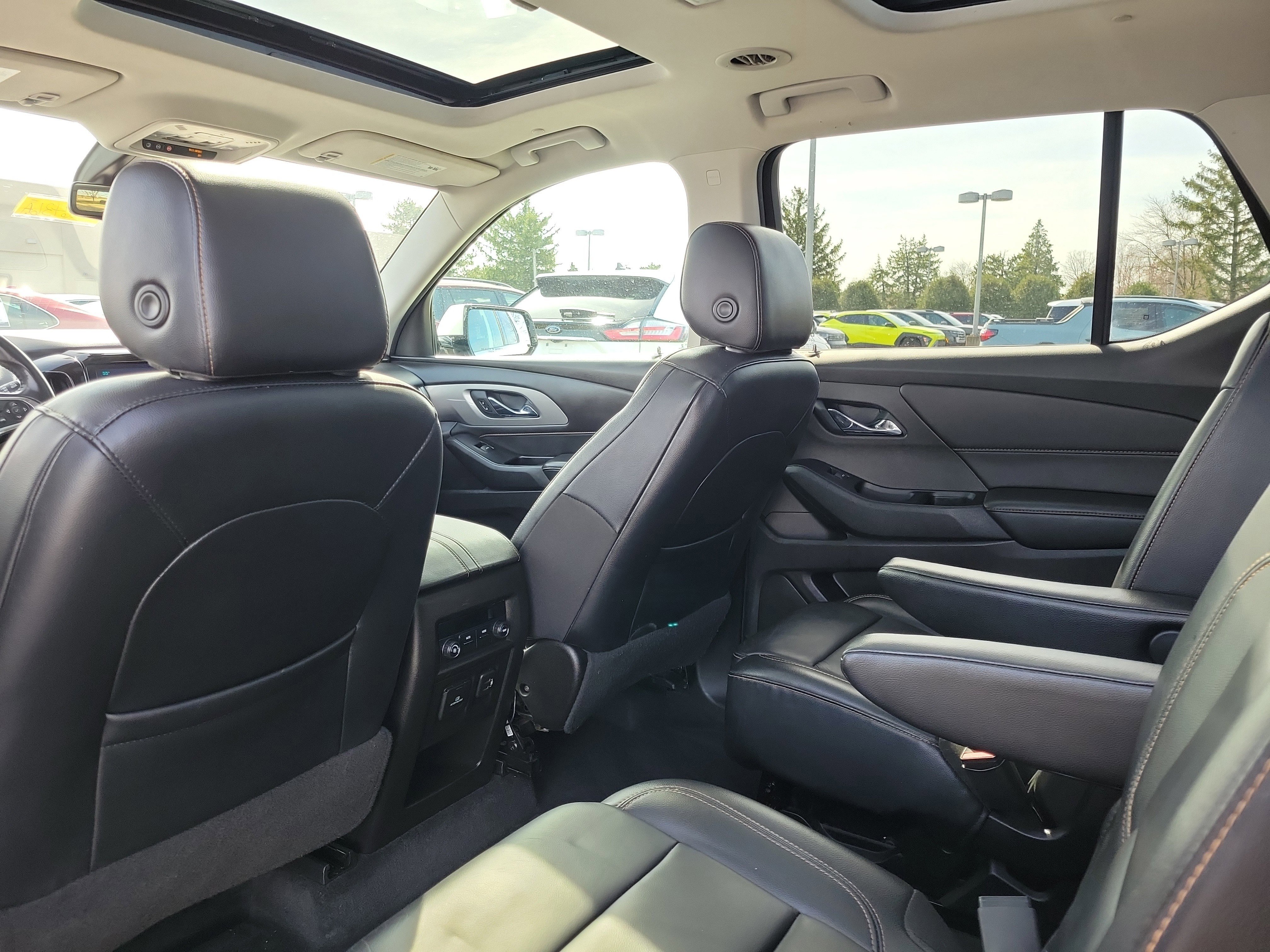 Used 2018 Chevrolet Traverse LT image 14