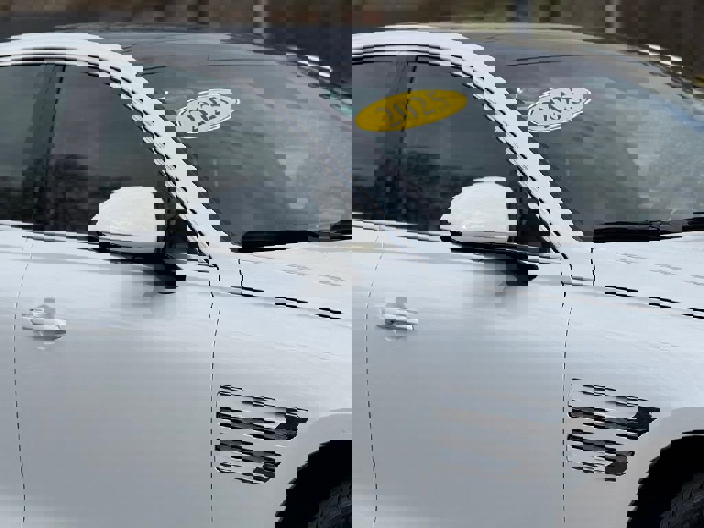 Used 2025 Genesis G80 2.5T Advanced image 7