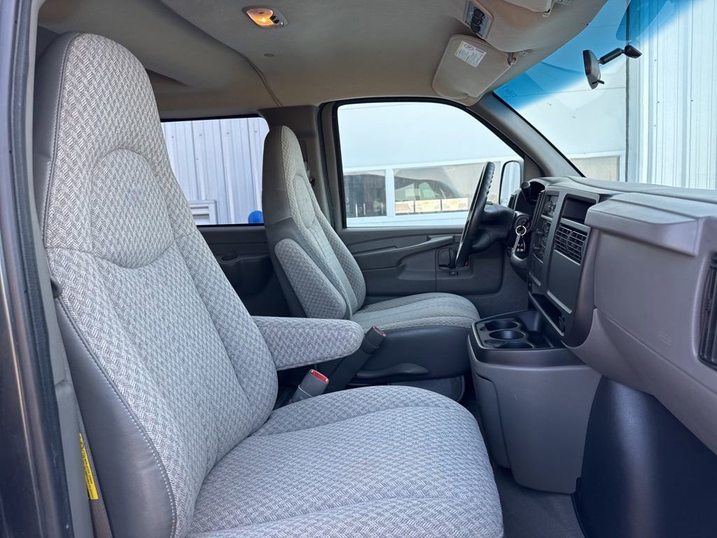 Used 2003 GMC Savana 1500 Passenger w/ Sle Preferred Equipment Group image 34