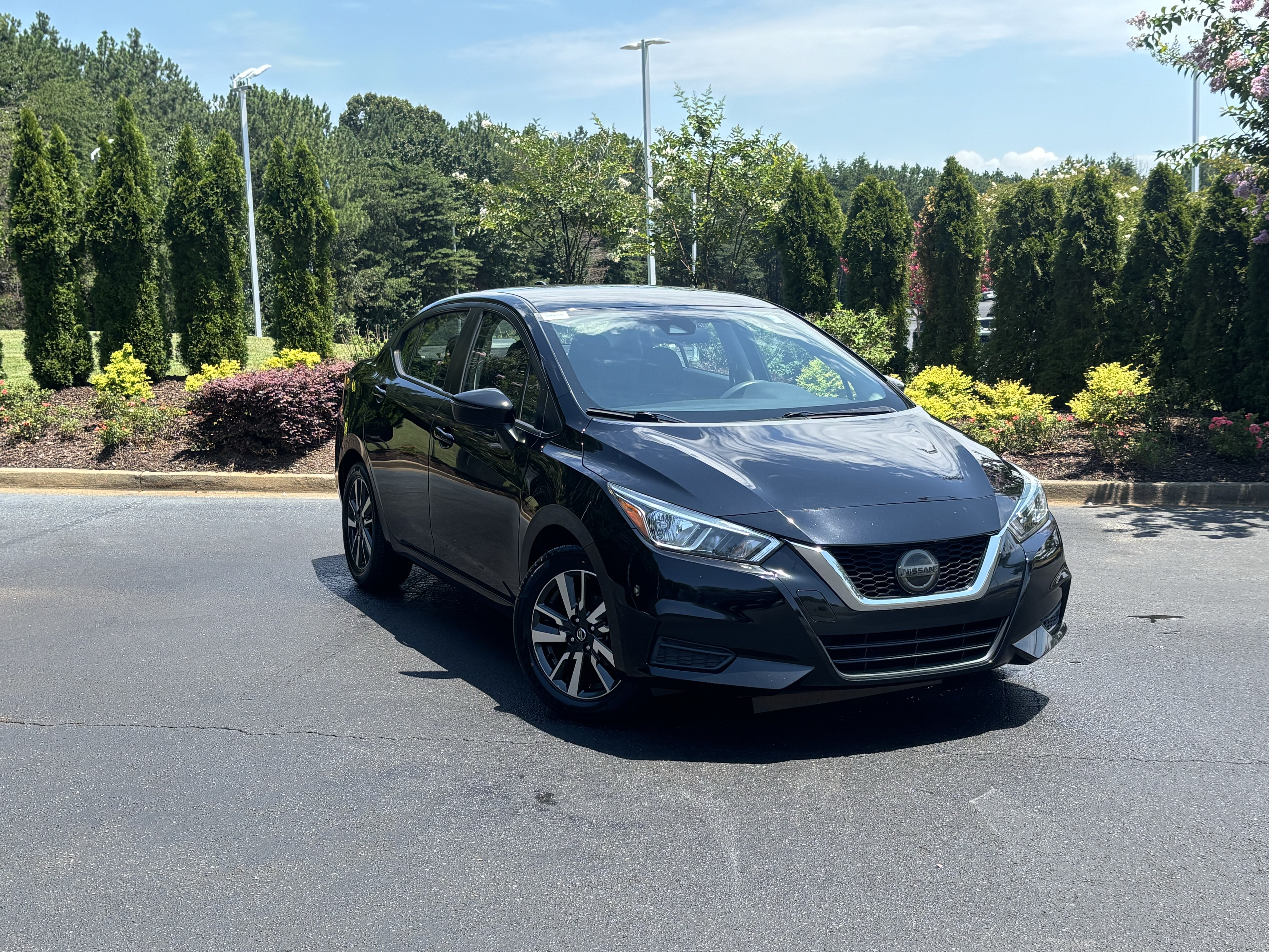 Used 2021 Nissan Versa SV FWD image 2