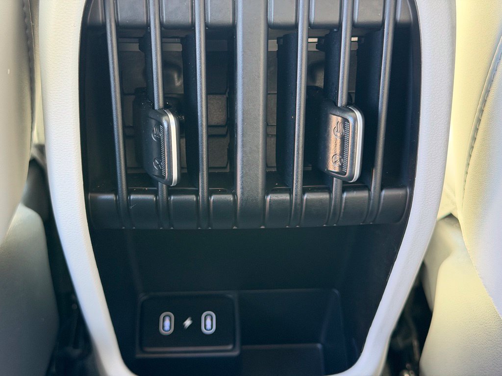 Used 2025 Hyundai Kona Limited FWD image 14