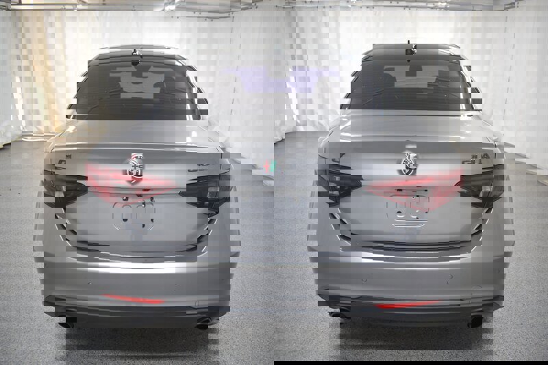 Used 2019 Alfa Romeo Giulia Ti image 6