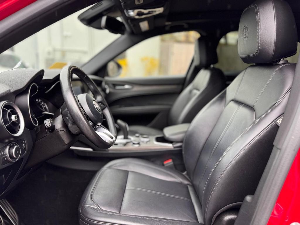 Used 2023 Alfa Romeo Stelvio Ti AWD/4WD image 19