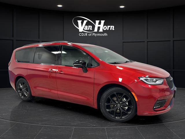 Used 2025 Chrysler Pacifica Limited image 1