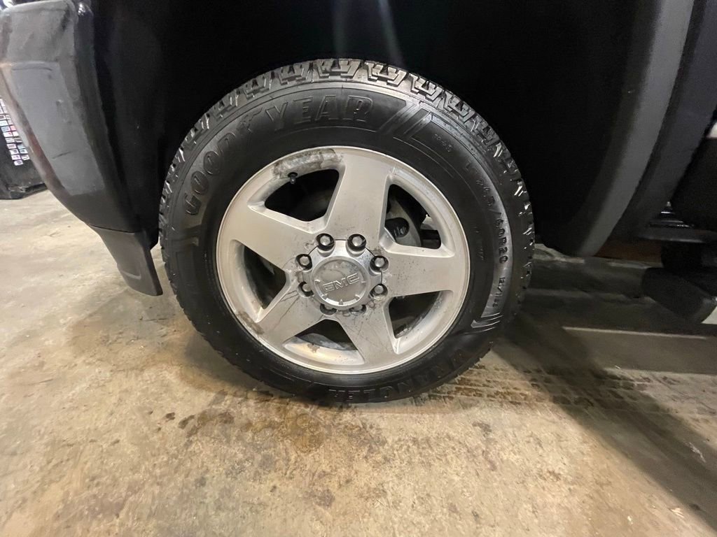 Used 2015 GMC Sierra 2500 Denali w/ Snow Plow Prep Package image 26