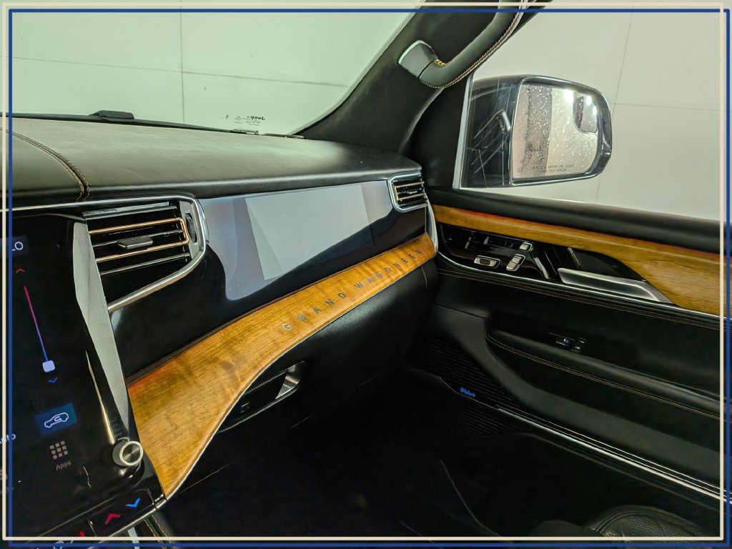 Used 2023 Jeep Grand Wagoneer Series III AWD/4WD image 28