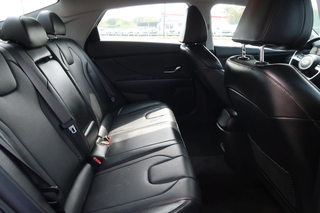 Used 2025 Hyundai Elantra Limited FWD image 8