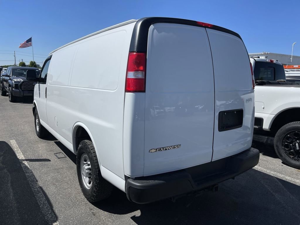 Used 2019 Chevrolet Express 3500 w/ Driver Convenience Package RWD image 4