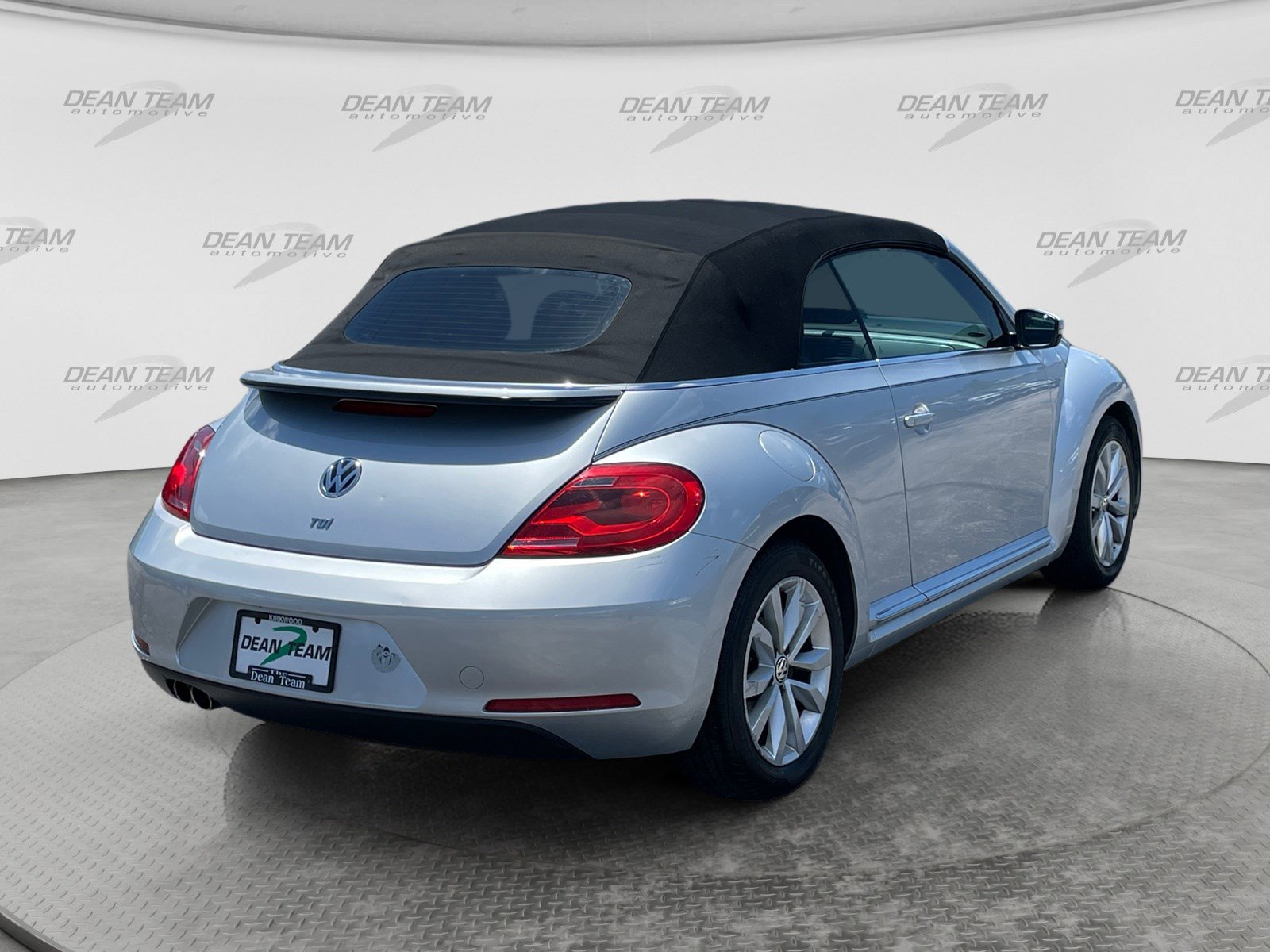 Used 2013 Volkswagen Beetle TDI FWD image 9