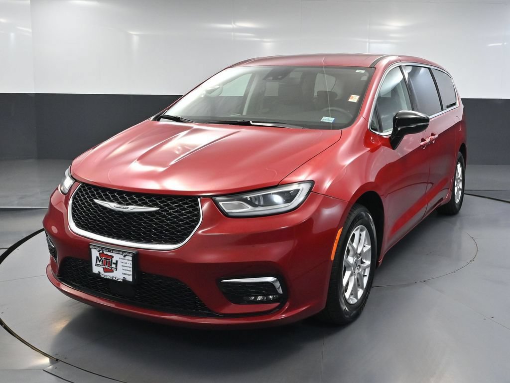 Used 2024 Chrysler Pacifica Touring-L FWD image 11