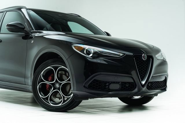 Used 2022 Alfa Romeo Stelvio Ti image 4