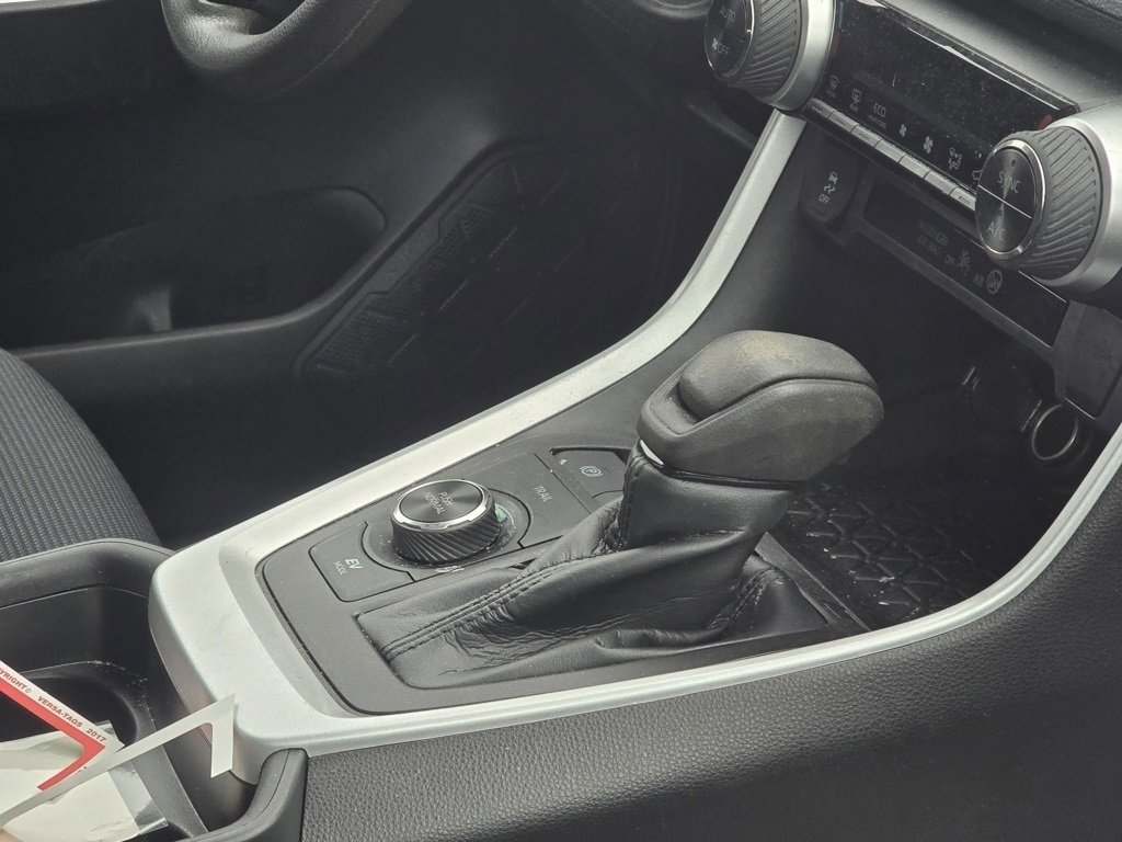 Used 2021 Toyota RAV4 LE image 16