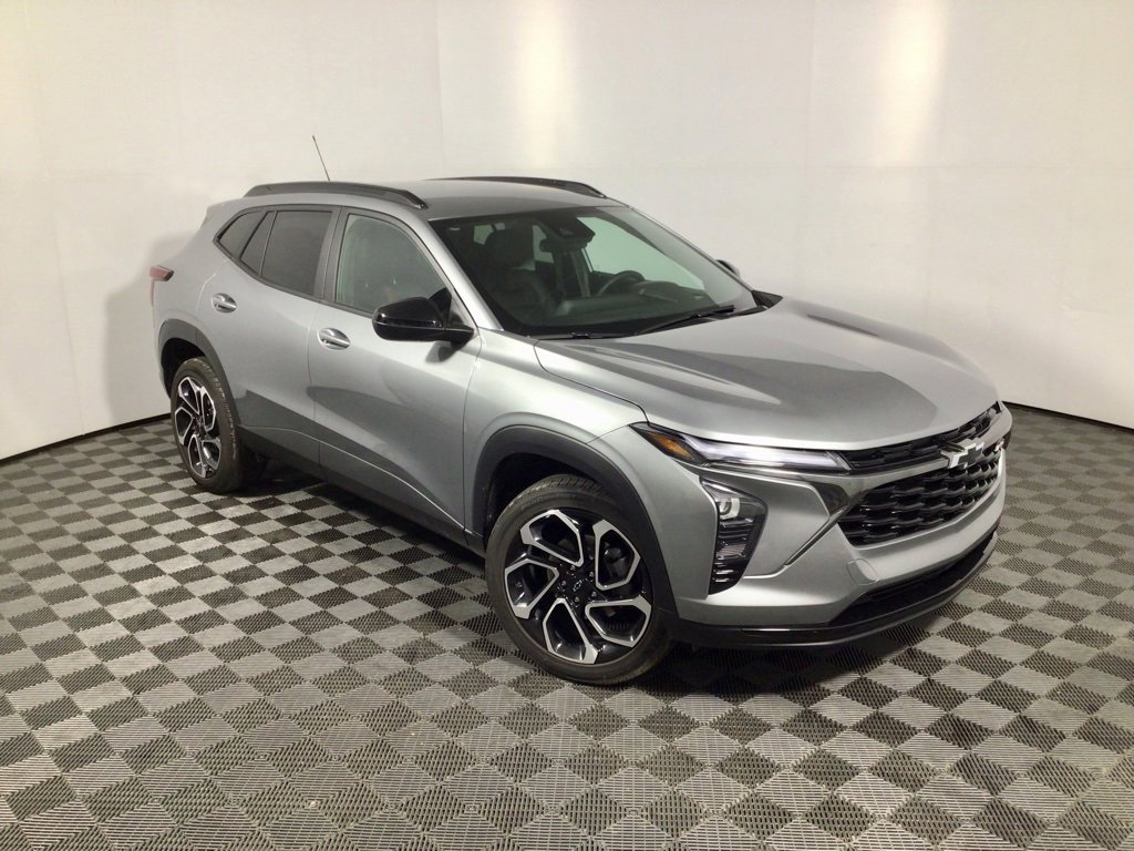 Used 2025 Chevrolet Trax RS image 3