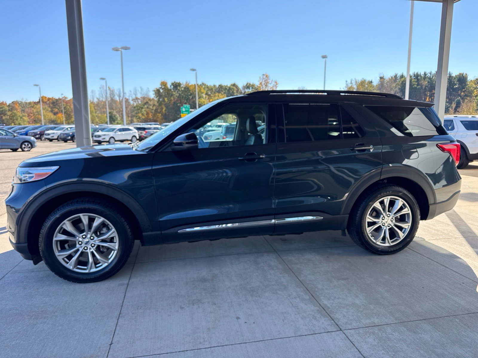 Certified 2023 Ford Explorer XLT w/ Equipment Group 202A AWD/4WD image 4