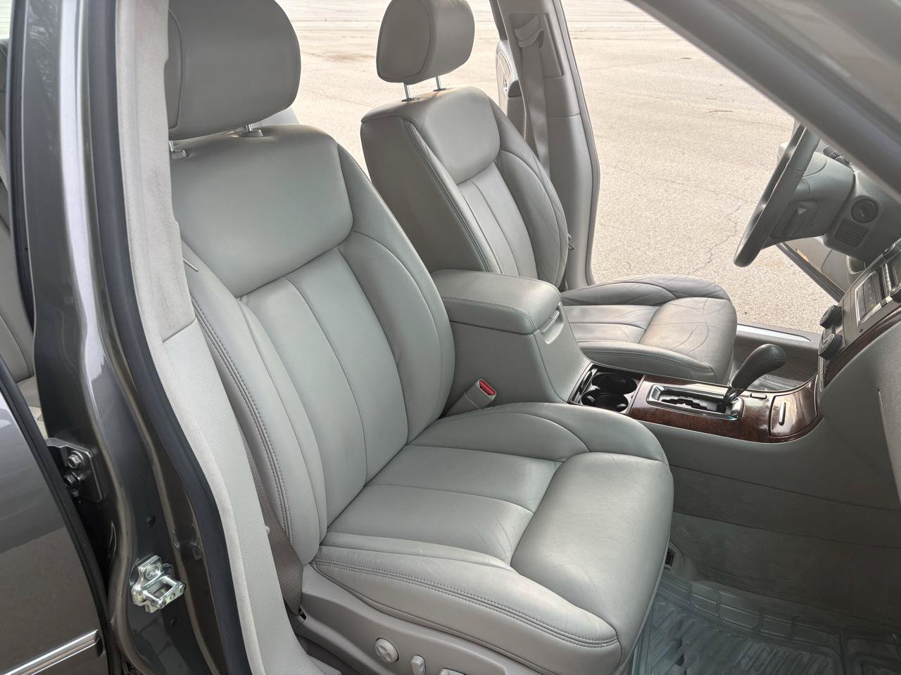 Used 2006 Cadillac DTS FWD image 40