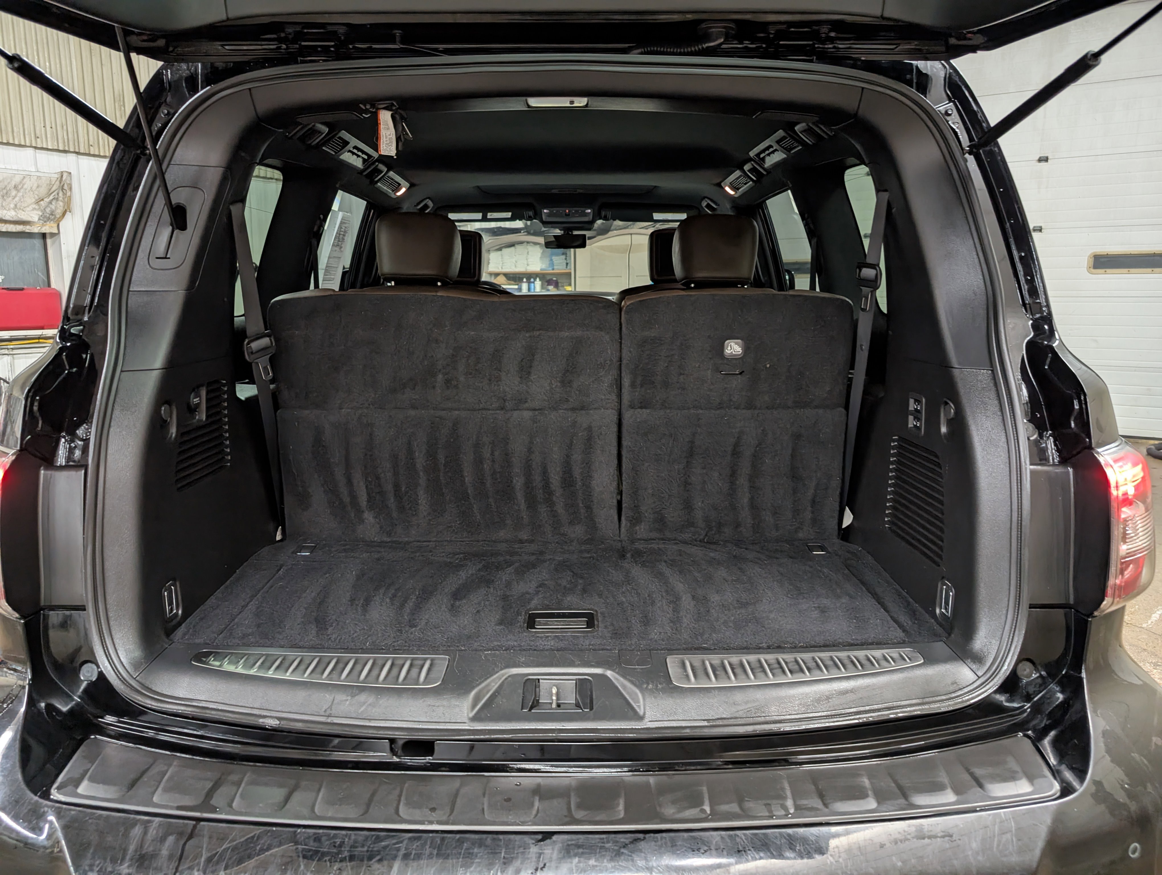 Used 2020 Nissan Armada Platinum image 32