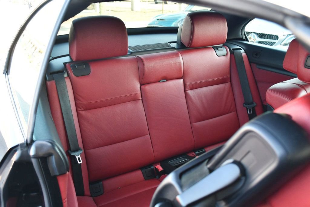 Used 2011 BMW 335i Convertible image 19