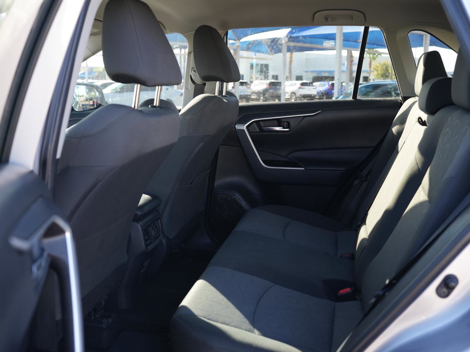 Used 2022 Toyota RAV4 XLE FWD image 16