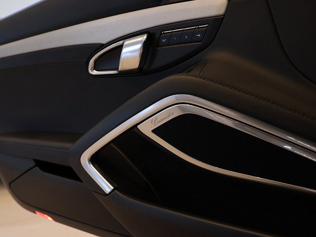 Used 2014 Porsche 911 Turbo S image 57