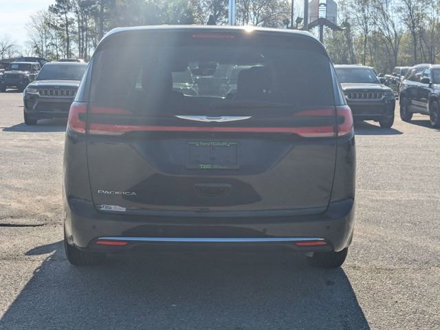 Used 2023 Chrysler Pacifica Touring-L image 7