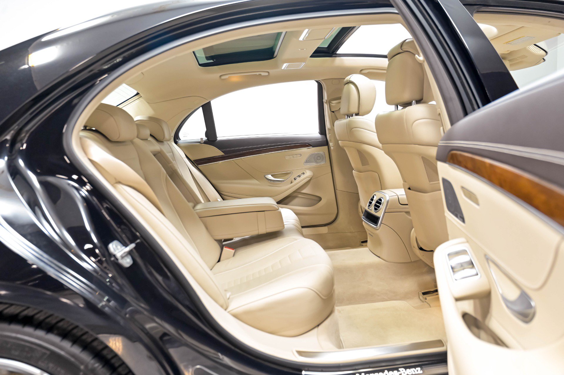 Used 2016 Mercedes-Benz S 550 4MATIC Sedan image 28