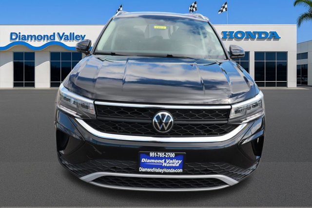 Used 2024 Volkswagen Taos SE image 2