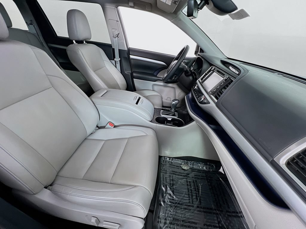 Used 2019 Toyota Highlander XLE w/ Protection Package #3 AWD/4WD image 30