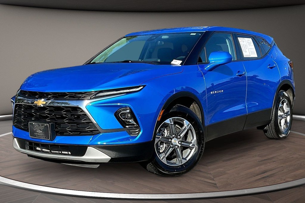 Used 2025 Chevrolet Blazer LT AWD/4WD image 3