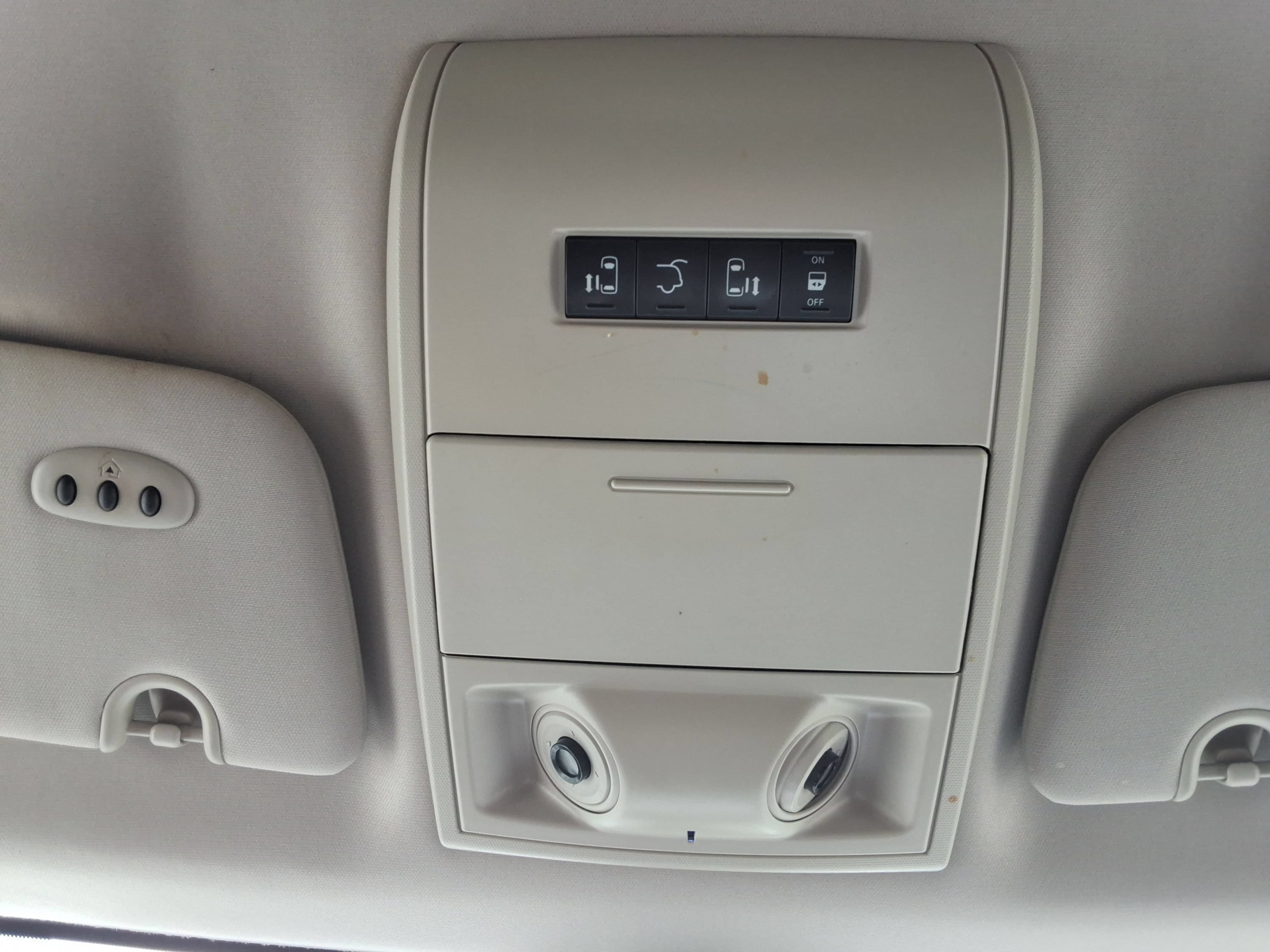Used 2014 Chrysler Town & Country Touring-L FWD image 19