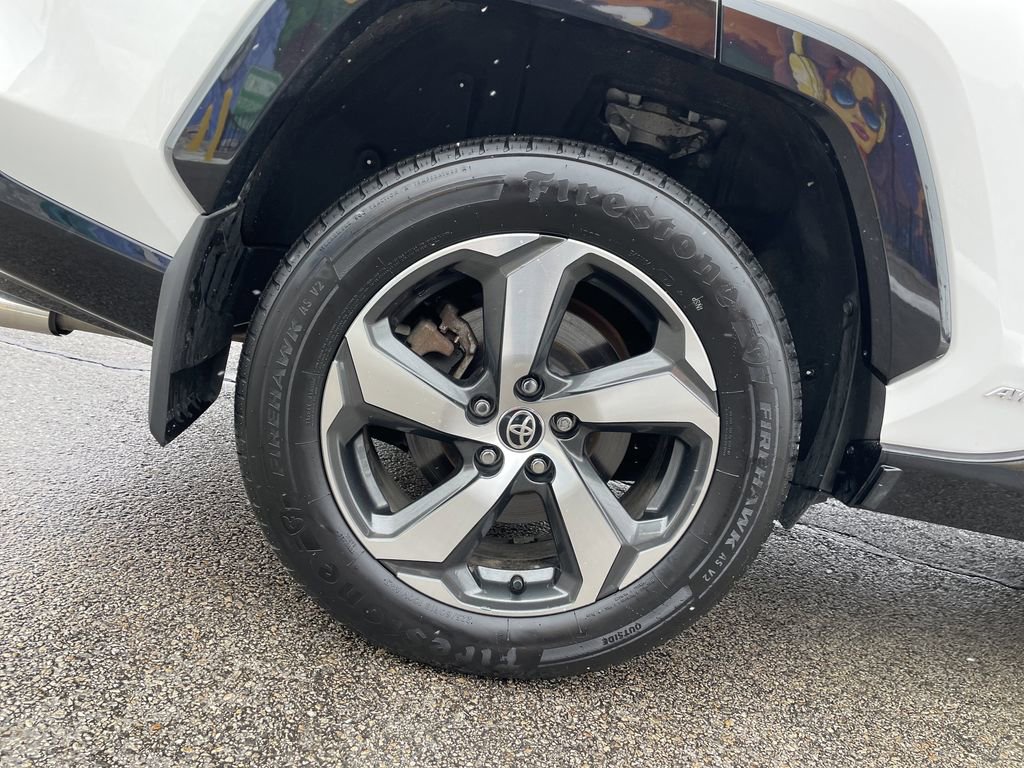 Used 2023 Toyota RAV4 SE w/ Weather & Moonroof Package image 12