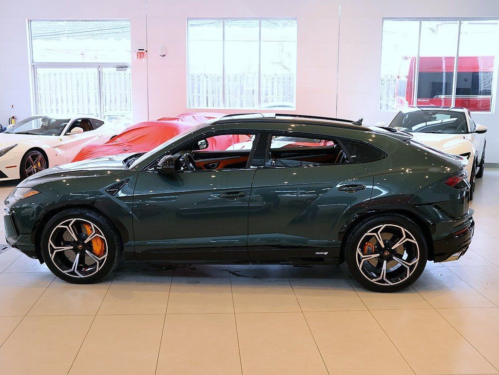 Used 2023 Lamborghini Urus S image 3