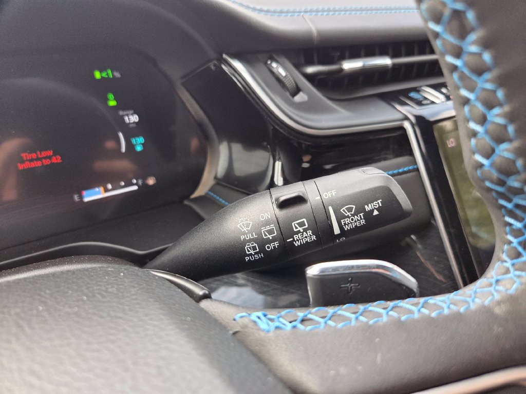 Used 2023 Jeep Grand Cherokee Trailhawk AWD/4WD image 14