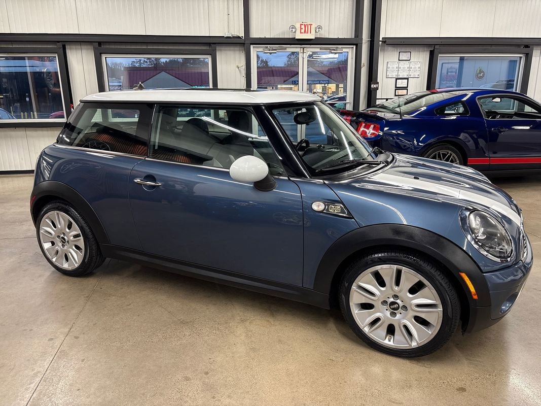 Used 2010 MINI Cooper Hardtop image 16