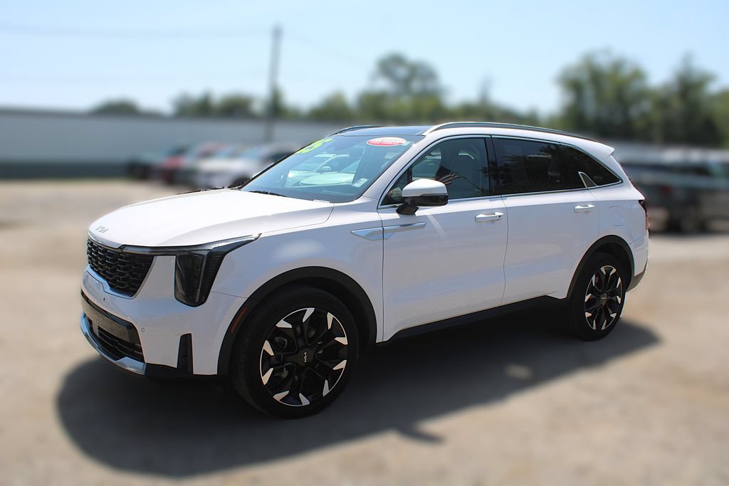 Certified 2025 Kia Sorento EX w/ Panoramic Sunroof Package FWD image 16