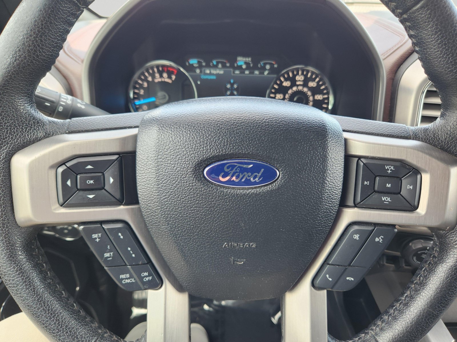 Used 2016 Ford F150 Platinum w/ Equipment Group 701A Luxury AWD/4WD image 7
