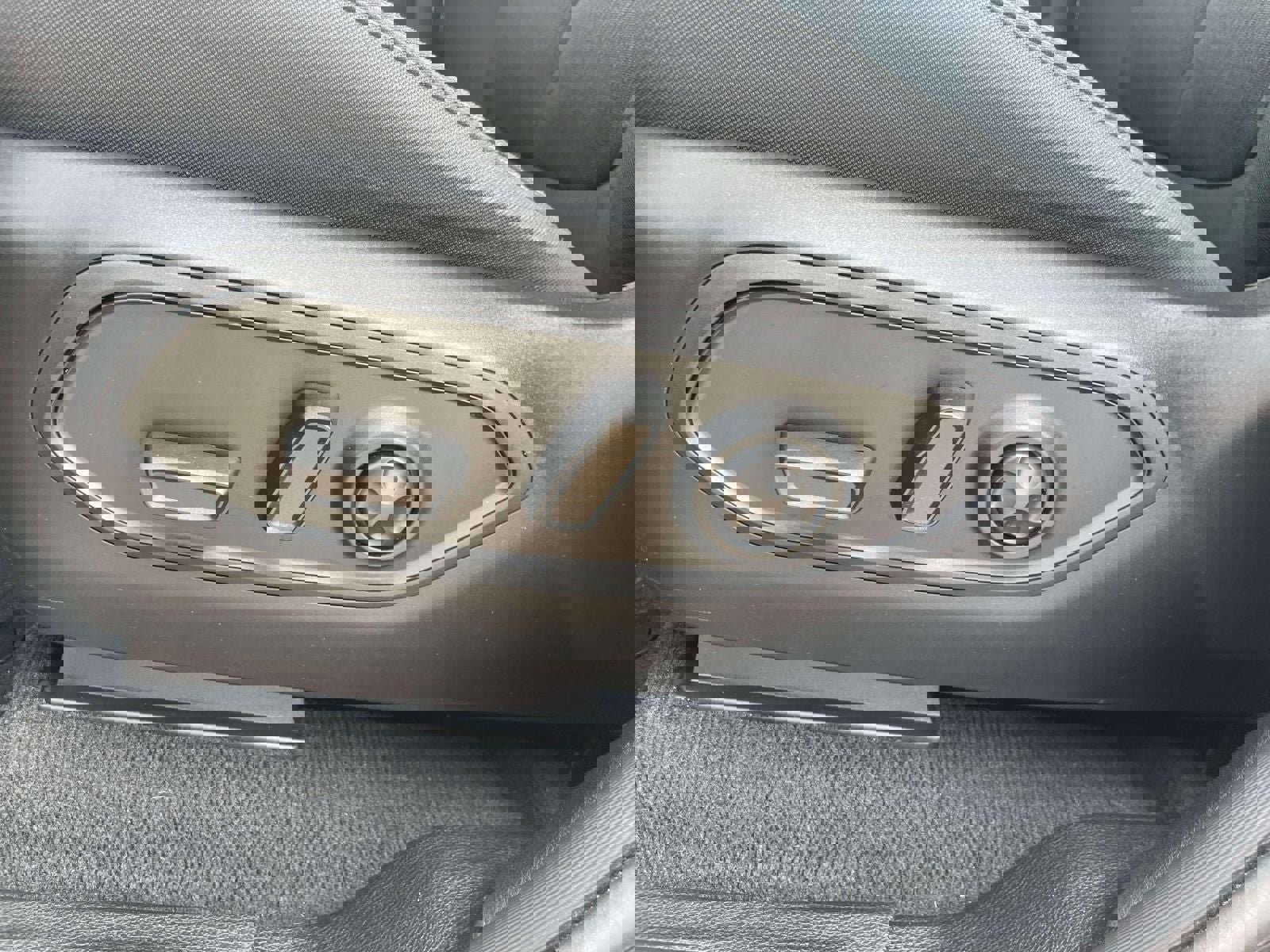 Used 2023 Jeep Grand Cherokee Laredo AWD/4WD image 18