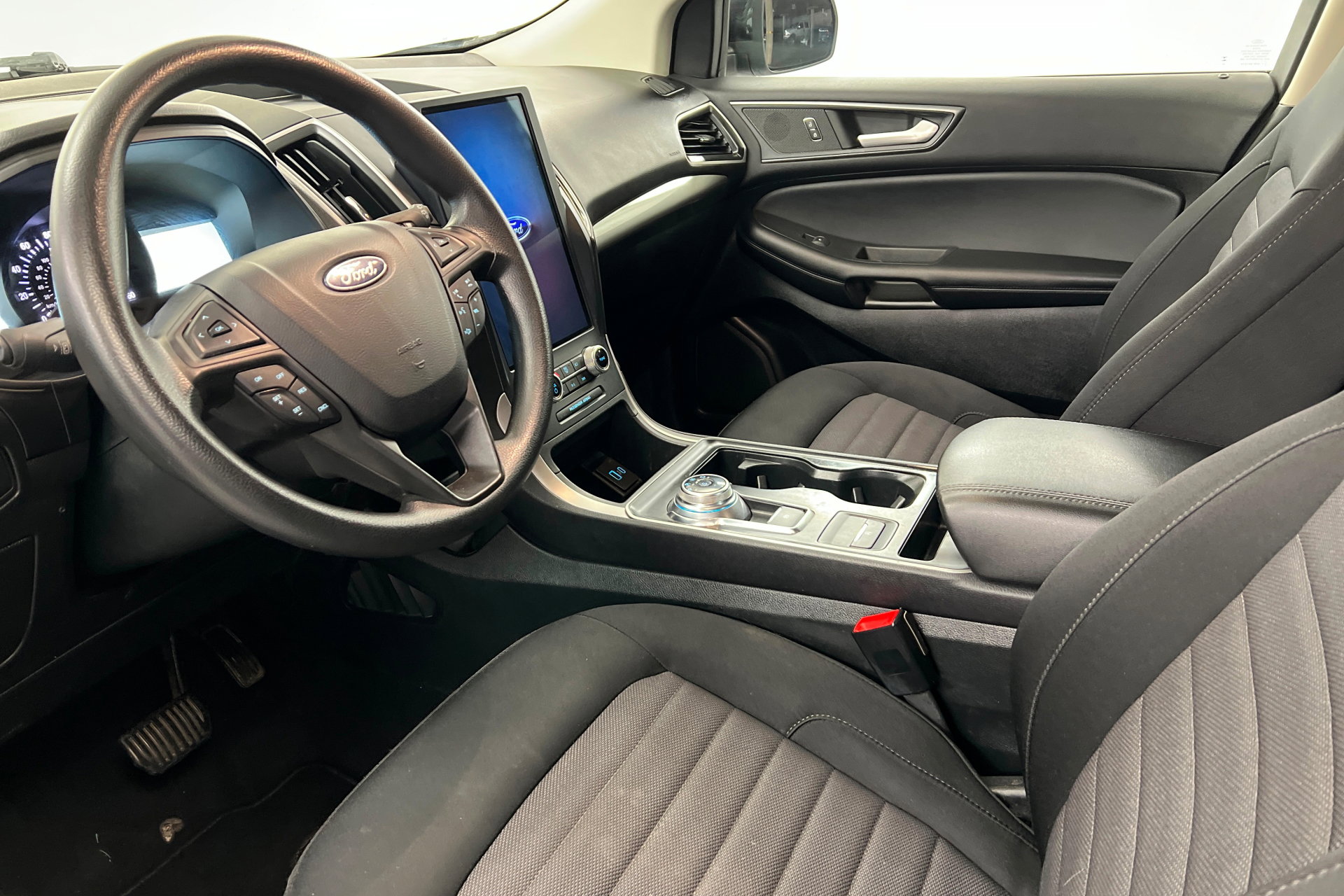 Used 2022 Ford Edge SE w/ Black Appearance Package image 15