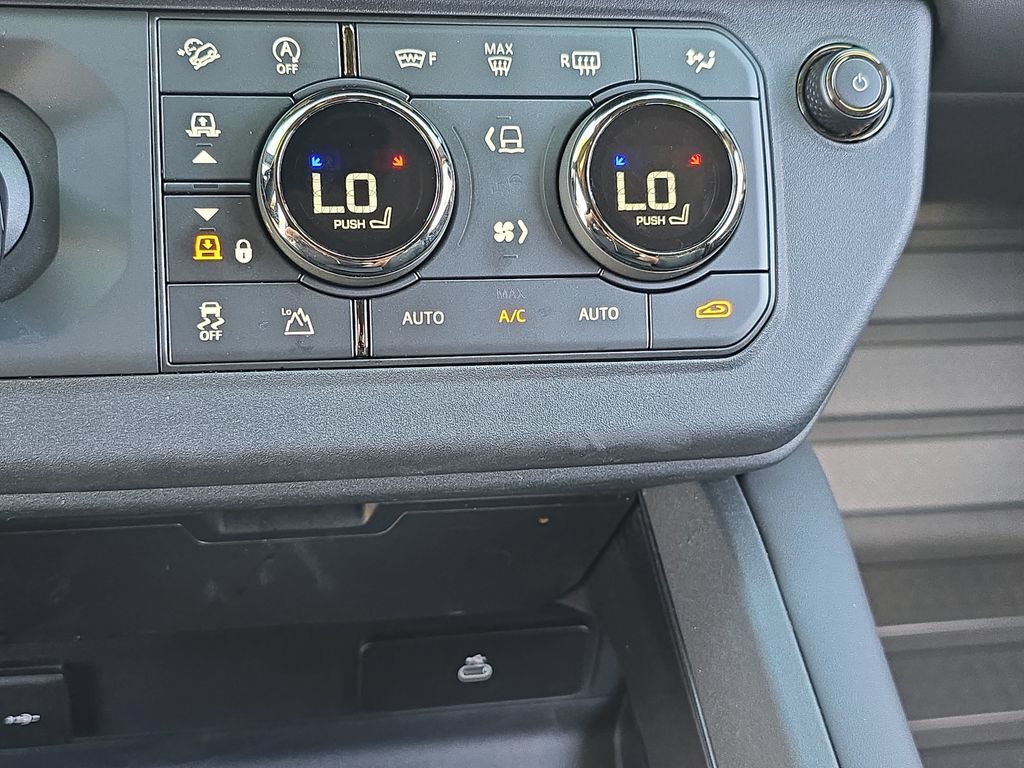 Certified 2025 Land Rover Defender 110 AWD/4WD image 24