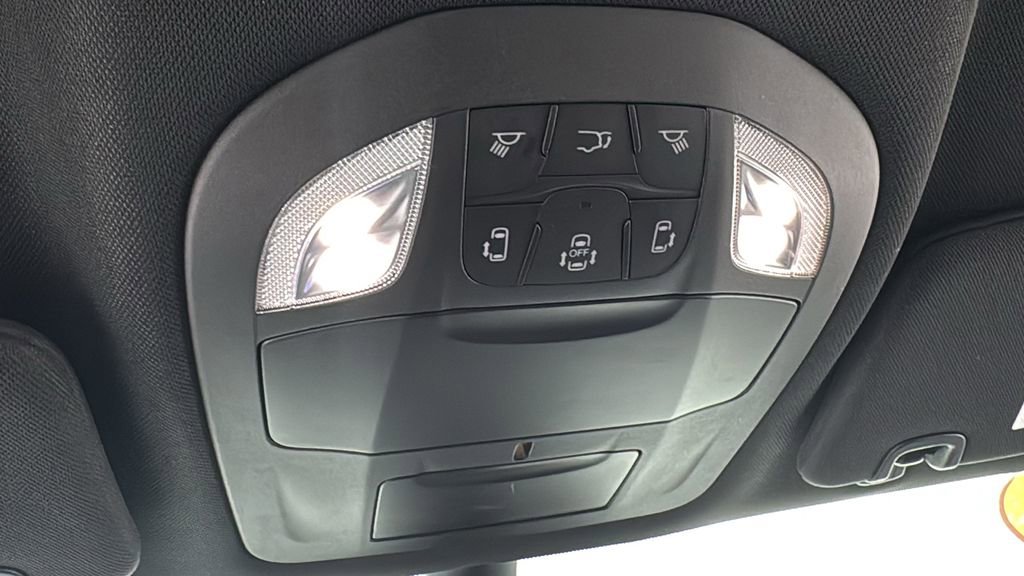 Used 2024 Chrysler Pacifica Select image 36